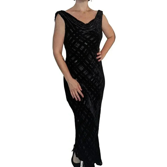 Valerie Stevens Black Velvet Beaded Lux Evening Gown - Picture 11 of 16